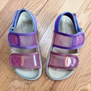 Zara girls sandals - size 32.  Velcro closure.